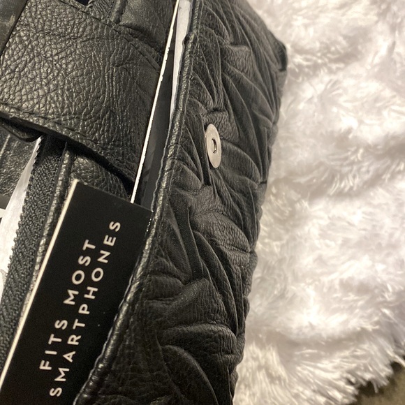 New Simply Vera Wristlet with Tags & Plastic Covering - Picture 4 of 5